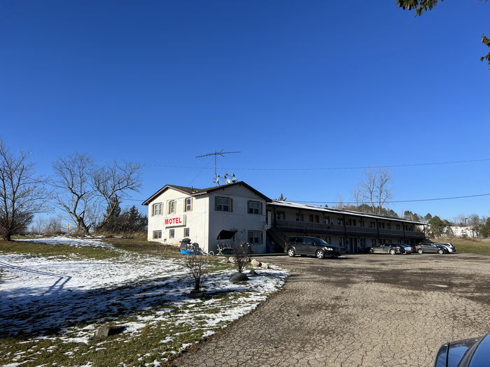 The White Lake View Motel (Alpine Chalet Motel) - Nov 22 2022